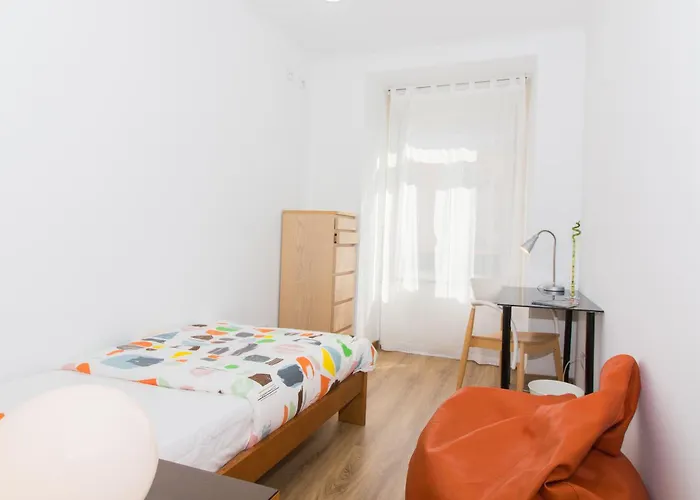 Apartment In Historic Neighbourhood, Walk Everywhere! Lisbon