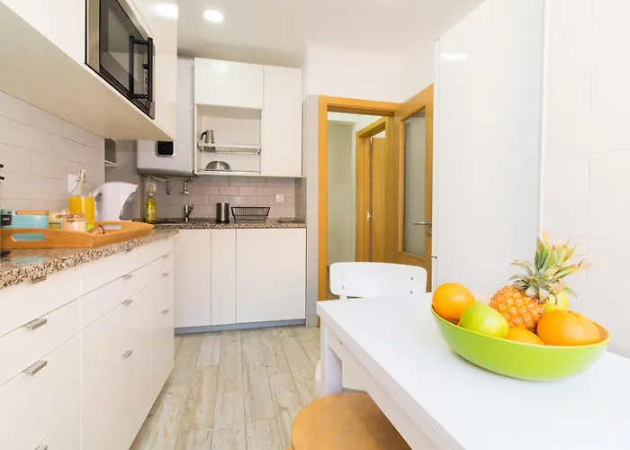 In Historic Neighbourhood, Walk Everywhere! Apartment Lisbon