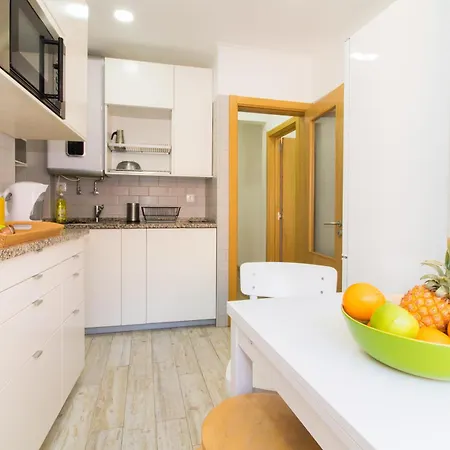 In Historic Neighbourhood, Walk Everywhere! 아파트 리스본